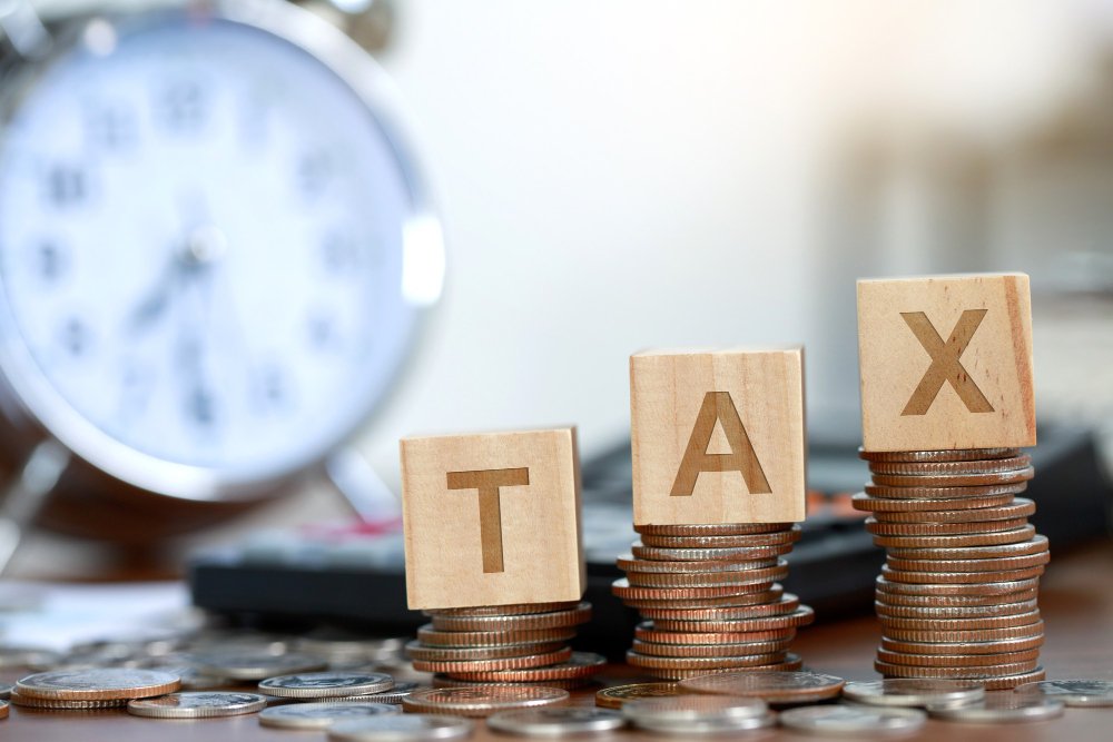 Directors' Tax Benefits and Eligibility for Medical Claims Through the Company 